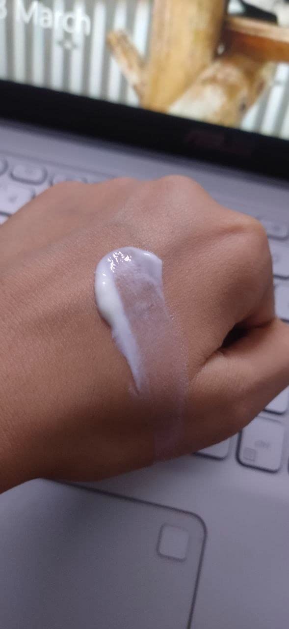 Texture and Colour of Sunscreen.